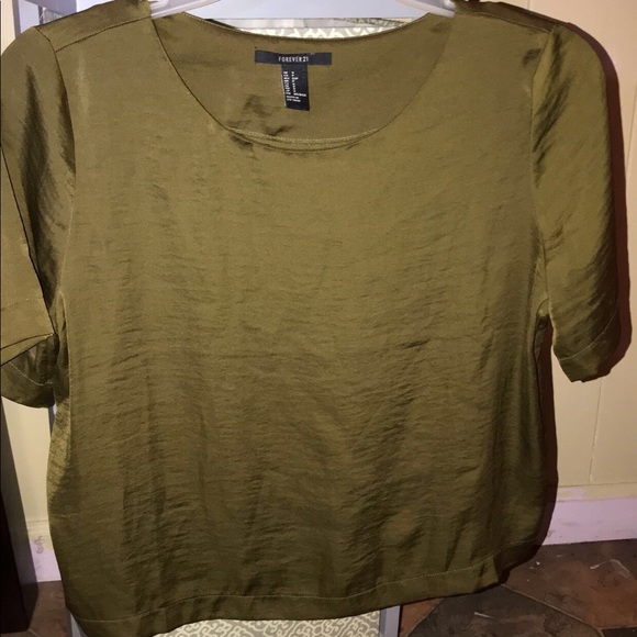 Cute Forever 21 top 💚 - Picture 3 of 4